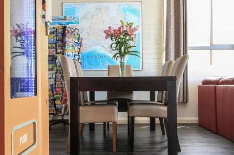 Little Coogee Hotel - St Kilda Accommodation 7