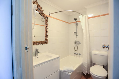 Little Coogee Hotel - St Kilda Accommodation 12