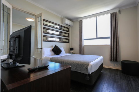 Little Coogee Hotel - St Kilda Accommodation 9