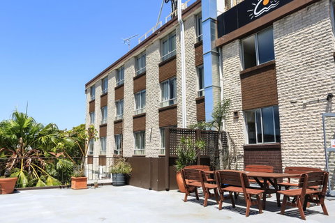Little Coogee Hotel - St Kilda Accommodation 2