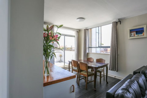 Little Coogee Hotel - St Kilda Accommodation 19