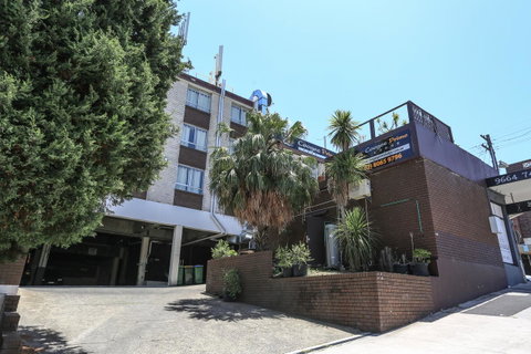 Little Coogee Hotel - St Kilda Accommodation 3