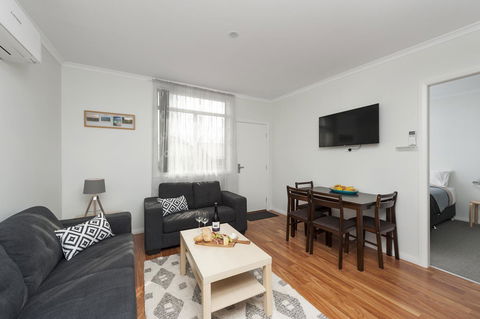 125 Milton - St Kilda Accommodation 4