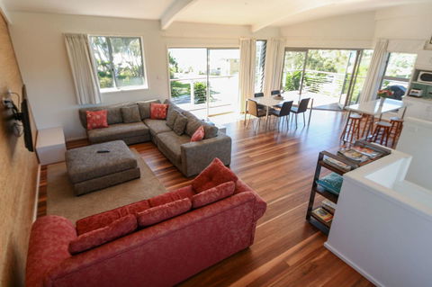 Valla's Beach House - St Kilda Accommodation 9