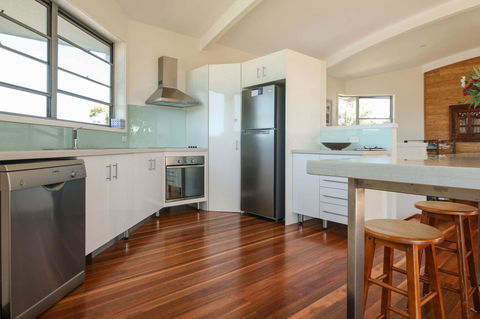 Valla's Beach House - St Kilda Accommodation 12