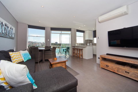 Gorgeous Coogee Views 2 Beds WT21 - St Kilda Accommodation 0