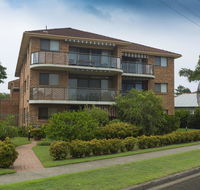 9 Braemar- skip hop and jump from everything - St Kilda Accommodation