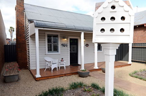 Thelma's Temora - St Kilda Accommodation 0