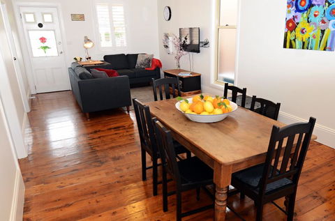 Thelma's Temora - St Kilda Accommodation 7