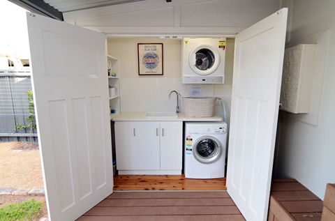 Thelma's Temora - St Kilda Accommodation 8