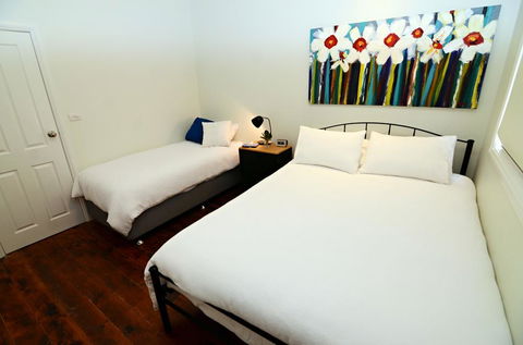 Thelma's Temora - St Kilda Accommodation 5