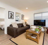 Sleeping in Style - Central  Sophisticated - St Kilda Accommodation