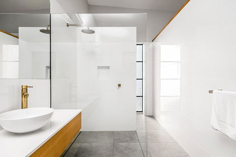 Sundays At Byron - St Kilda Accommodation 13