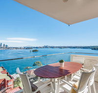 Panoramic harbour views and unbeatable comfort - St Kilda Accommodation