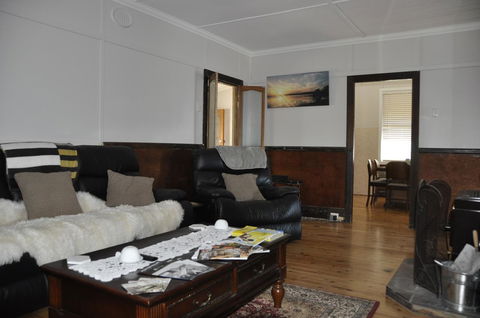 Caledonia Cottage - St Kilda Accommodation 11