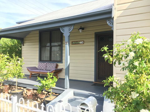 Caledonia Cottage - St Kilda Accommodation 5