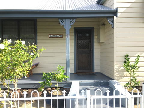 Caledonia Cottage - St Kilda Accommodation 6