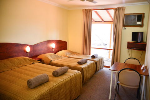 Erldunda Desert Oaks Resort - St Kilda Accommodation 37