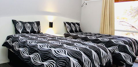 Erldunda Desert Oaks Resort - St Kilda Accommodation 2