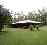 DARWIN'S SHADY ACRES RETREAT - St Kilda Accommodation