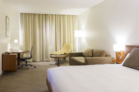 Novotel Canberra - St Kilda Accommodation 33