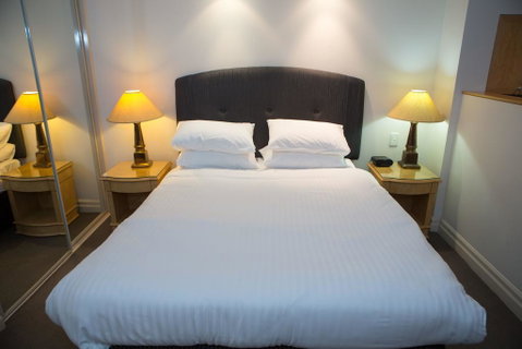 Bond 215 - St Kilda Accommodation 1