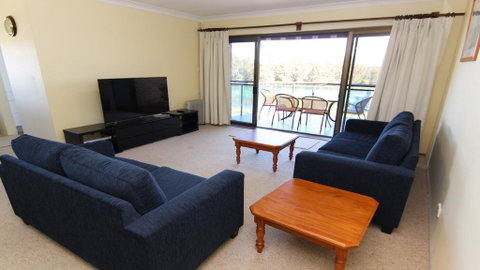 Braemar 7 - On The Lake! - St Kilda Accommodation 1