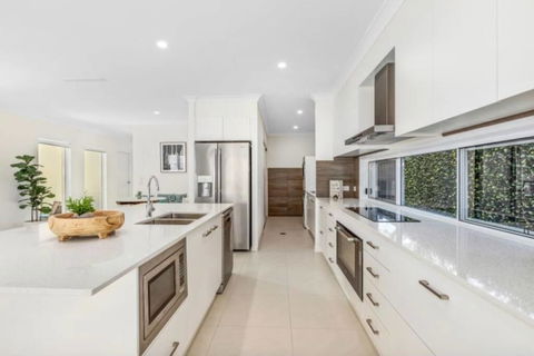 Brand New PRIZE HOME 50m Path To Beach - St Kilda Accommodation 1