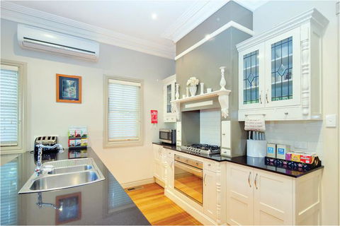 Brantwood Cottage Luxury Accommodation - St Kilda Accommodation 1