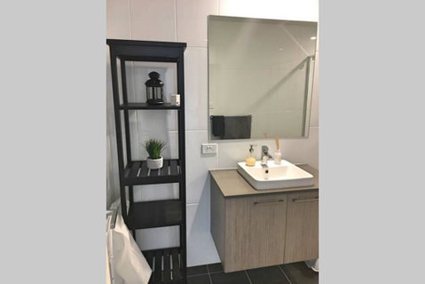 Bright, Modern, Stylish - Top Floor Apt - Woden - St Kilda Accommodation 1
