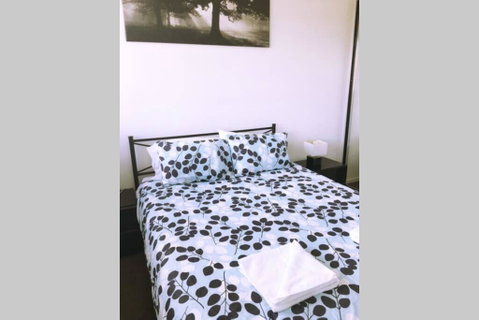 Bright, Modern, Stylish - Top Floor Apt - Woden - St Kilda Accommodation 2