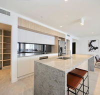 Broadbeach New Luxury Vue 17 Beach Views - St Kilda Accommodation