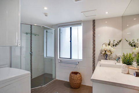 Broadbeach Pacific Resort - St Kilda Accommodation 1