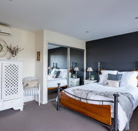 Bungalow on the Coast - St Kilda Accommodation