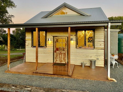 BYRON BAY New! SUNSET COTTAGE - St Kilda Accommodation 0