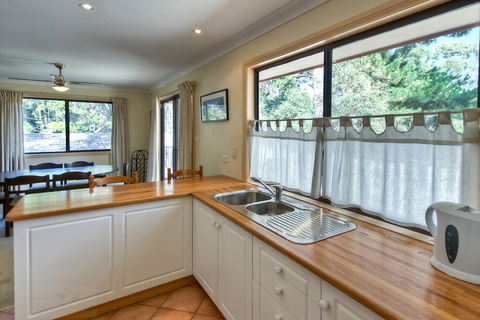 Camelot - St Kilda Accommodation 3