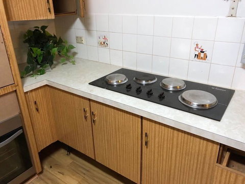 CAMPBELLTOWN HOLIDAY HOME 3 BED + FREE PARKING NCA039 - St Kilda Accommodation 1