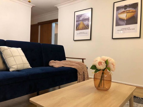CAMPBELLTOWN HOLIDAY HOME 3 BED + FREE PARKING NCA039 - St Kilda Accommodation 2