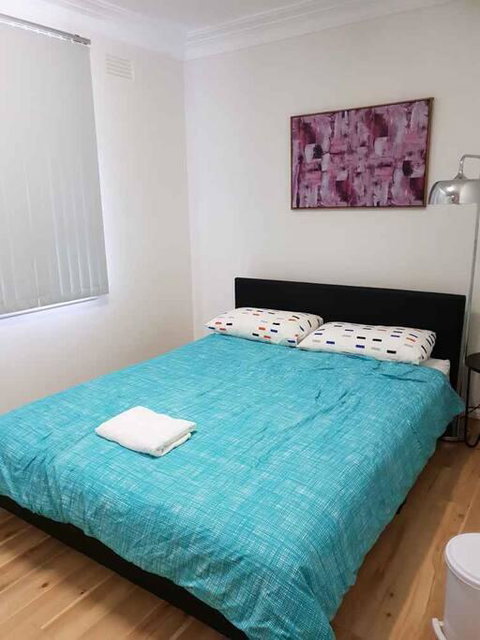 CAMPBELLTOWN HOLIDAY HOME 3 BED + FREE PARKING NCA039 - St Kilda Accommodation 3