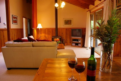 Canyon Cottage - St Kilda Accommodation 2