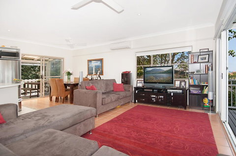 Carolyn's Beach House - St Kilda Accommodation 3