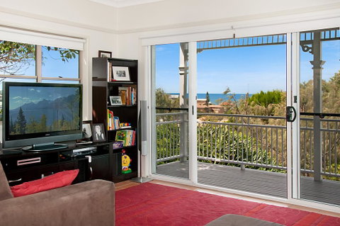 Carolyn's Beach House - St Kilda Accommodation 2