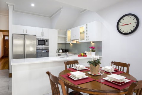 Carrington Charm - CBD - WiFi - Parking - St Kilda Accommodation 3