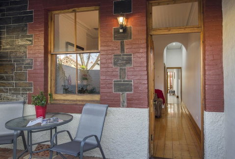Carrington Charm - CBD - WiFi - Parking - St Kilda Accommodation 2