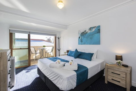Carrington Charm - CBD - WiFi - Parking - St Kilda Accommodation 0