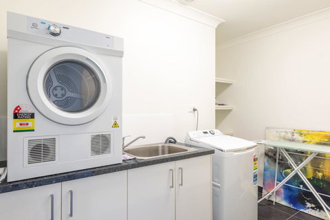 Casa Del Mar- House Of The Sea - St Kilda Accommodation 3
