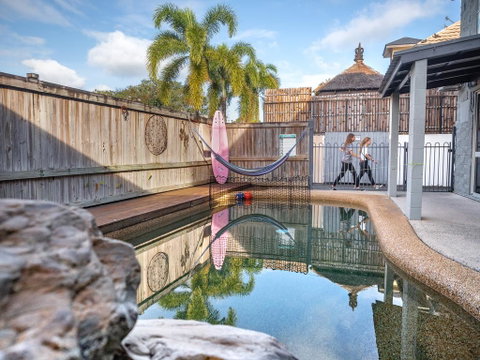 Castaways Backpackers Cairns - St Kilda Accommodation 0