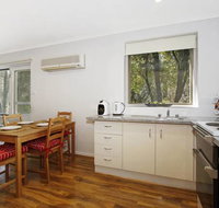 Cedar 6 - fully renovated apartment - St Kilda Accommodation