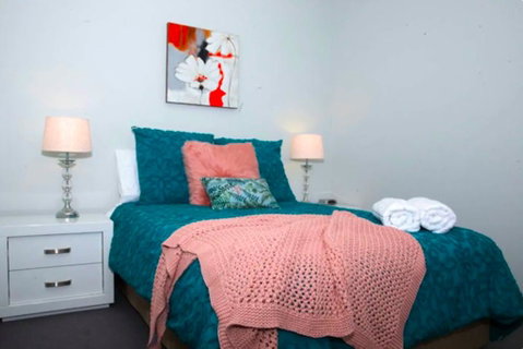 CENTRAL CBD EXEC STUNNING VIEW WIFI NETFLIX WINE - St Kilda Accommodation 2