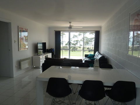 Central Luxury With Fabulous Views - St Kilda Accommodation 3
